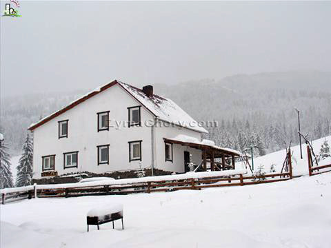 Private house “Under the Mountain”, Podobovets