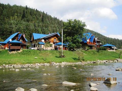 Yaremche, cottage complex "Yavirnyk"