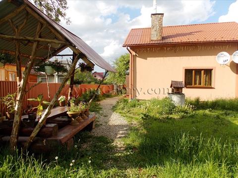 Mykulychyn village, "Mandrivnyk" cottage